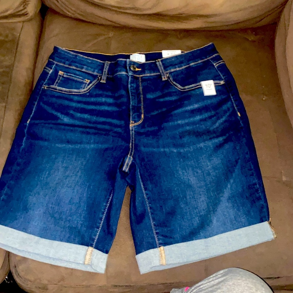 Knee jean shorts